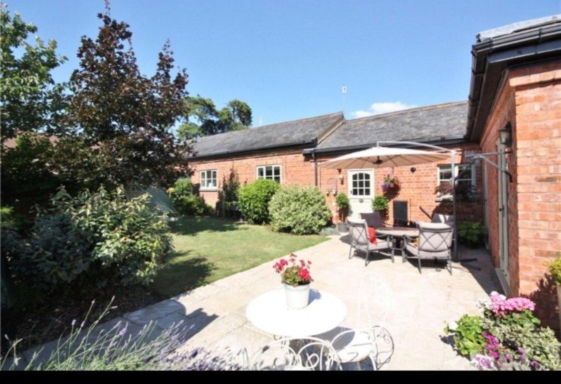 Stunning Barn Private Hot Tub Malvern & Worcester Sleeps 6 Exterior photo